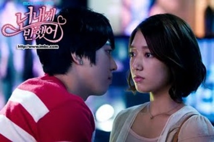 Lee-Kyu-Won-Lee-Shin-kiss-youve-fallen-for-me-heartstrings-24308890-320-213
