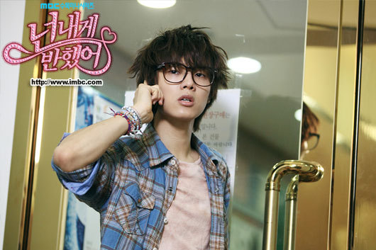 Min-Hyuk-youve-fallen-for-me-heartstrings-23590295-530-353