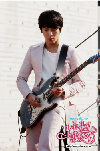 Jung-Yong-Hwa-youve-fallen-for-me-heartstrings-23590487-400-600 - x Heartstrings x