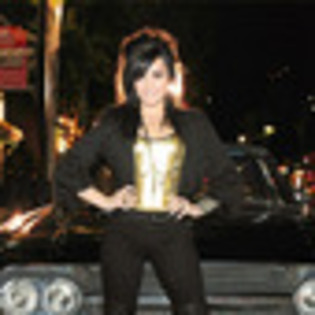 demi-lovato-187955l-thumbnail_gallery