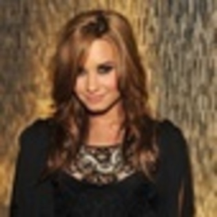 demi-lovato-335837l-thumbnail_gallery