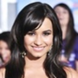 demi-lovato-442243l-thumbnail_gallery