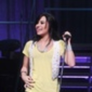 demi-lovato-785636l-thumbnail_gallery