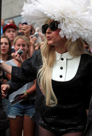 Lady+Gaga+Lady+Gaga+Heads+MTV+Studios+Z4zHTkbWW4Il