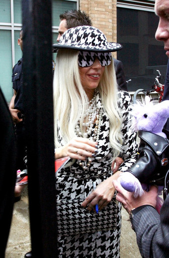 Lady+Gaga+Lady+Gaga+Meets+Fans+hvkCpQGdD7Ml - Lady Gaga