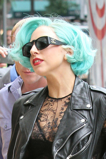 Lady+Gaga+Lady+Gaga+Out+Midtown+Manhattan+v76sxaBLGhRl - Lady Gaga