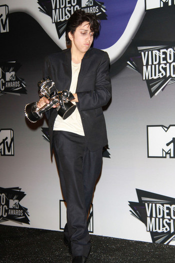 Lady+Gaga+Lady+Gaga+Poses+Male+Persona+MTV+nIBAK_qx_S_l