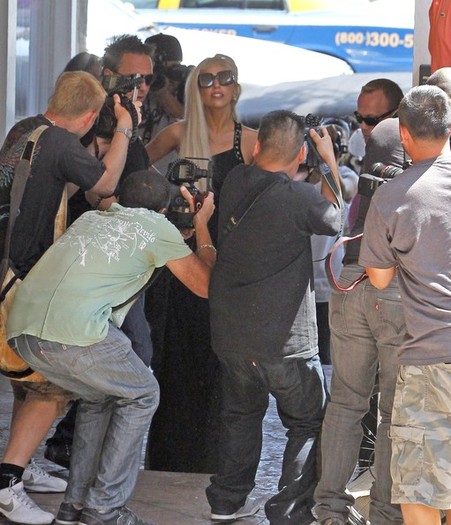 Lady+Gaga+Lady+Gaga+Shopping+La+Maison+De+egz3QKOvSoYl