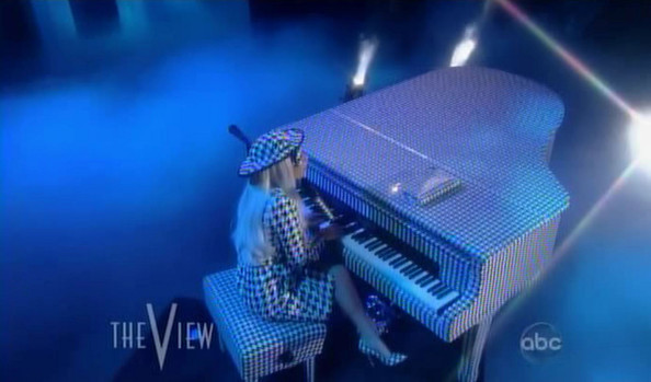 Lady+Gaga+Lady+Gaga+View+6_TDoahikgcl