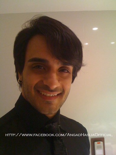 190254_209021052447431_206545479361655_909395_67241_n_001 - Angad poze din tel