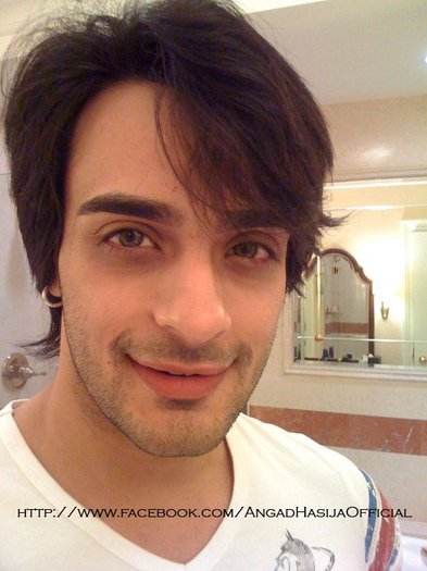 199183_209021135780756_206545479361655_909399_789162_n - Angad poze din tel