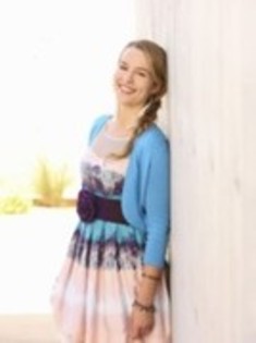 41152432_DOLWYZSQT - sedinta foto bridgit mendler3