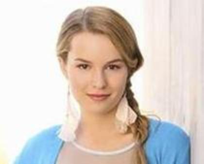 41655871_HKCYMEWZF - sedinta foto bridgit mendler3