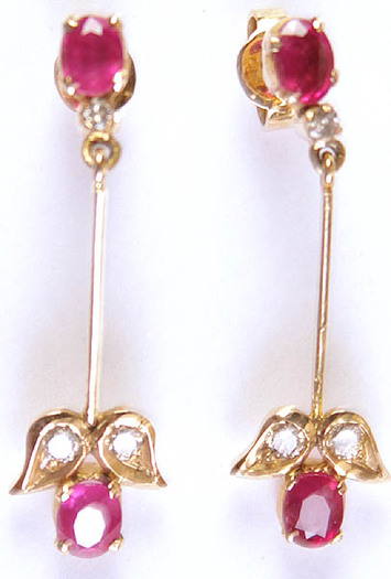 finely_crafted_earrings_of_faceted_ruby_and_diamonds_jtx42