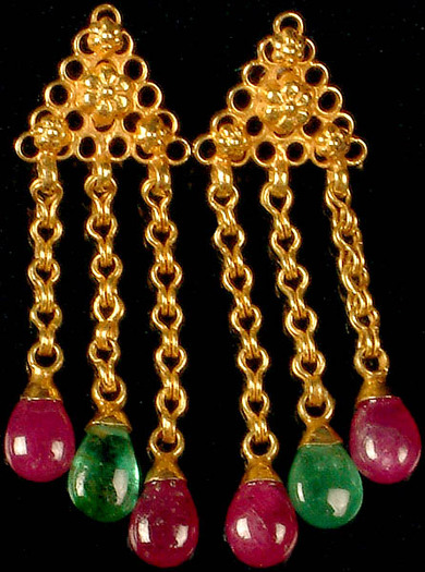 ruby_chandeliers_with_emerald_jpt97 - Cercei indieni