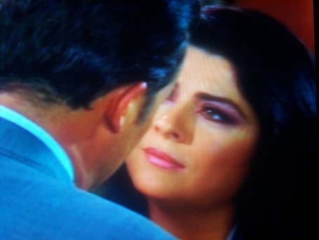 lmd59ea0 - Victoria Ruffo