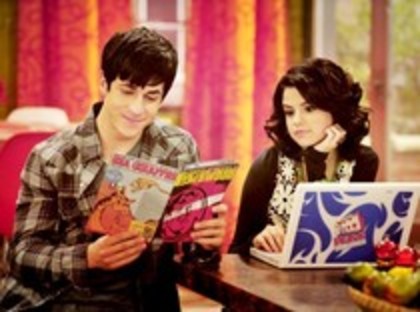 40828575_EWLHKQUKU - Wizards of Waverly Place
