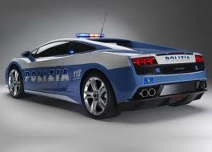 O masina noua si puternica pentru politia Italiana ca sa prinda mai usor - masini
