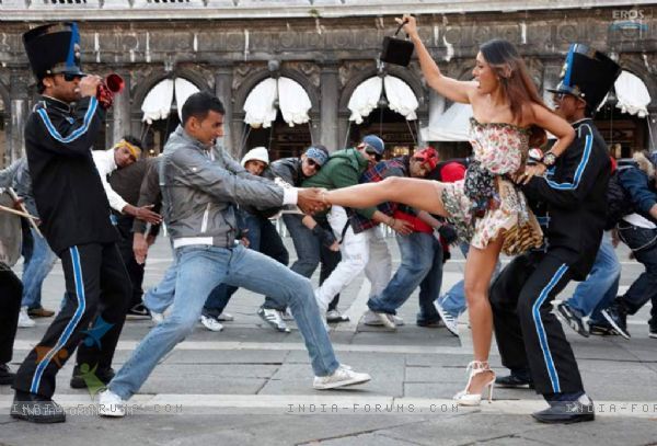 10983-akshay-kumar-and-kareena-kapoor-in-kambakth-ishq