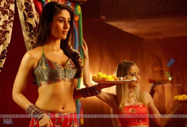 10987-kareena-kapoor-in-kambakth-ishq