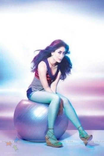 14042-kareena-kapoor-1221