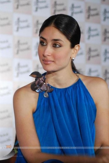 23152-kareena-kapoor