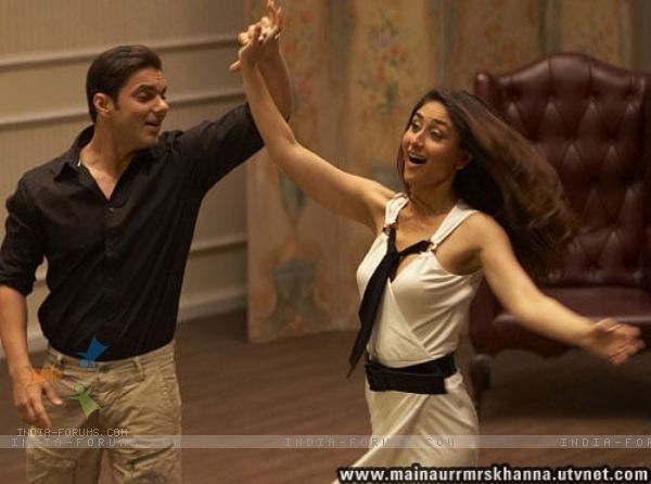 38649-sohail-khan-dancing-with-kareena-kapoor