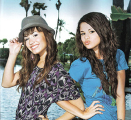 38803746_MQUYHSETA - SeLeNa Si DeMi