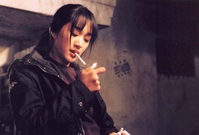 soo-ae-a-family-2004-korean-woman-smoking - 0 Tombola