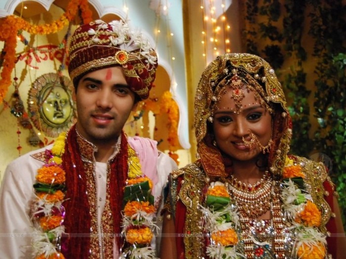 33117-ranvir-rajvansh-looking-like-a-bride-and-bridal - Ranveer si Ragini