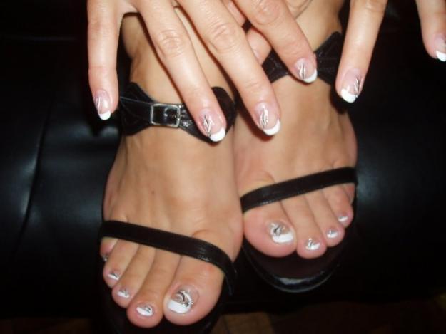 1267878645_78727333_1-unghii-false-cu-gel-si-acryl-profesional-la-cele-mai-mici-preturi-cele-mai-bun - Unghii false