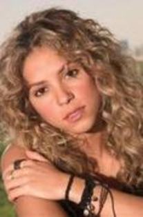 24519697_QAMTSCXBR - Shakira