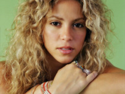 23777405_KVYMHRCUG - Shakira