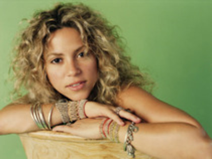 23777492_DGYIZMQSM - Shakira