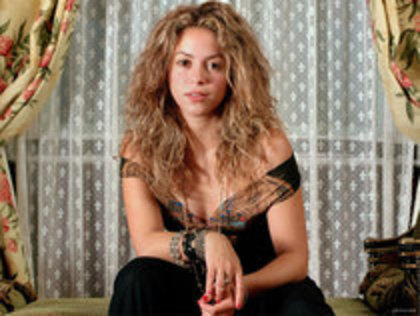 23777691_LNJSCSRKG - Shakira