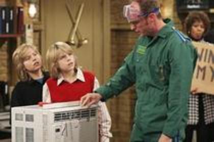 10383616_TBSMJFHBO - zack and cody ce viata minunata