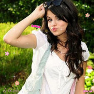 20 - Selena Gomez 000