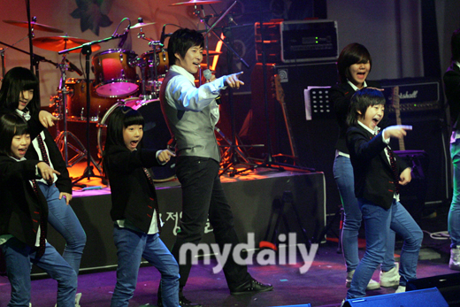 114uz - Choi Soo Jong - poze noi
