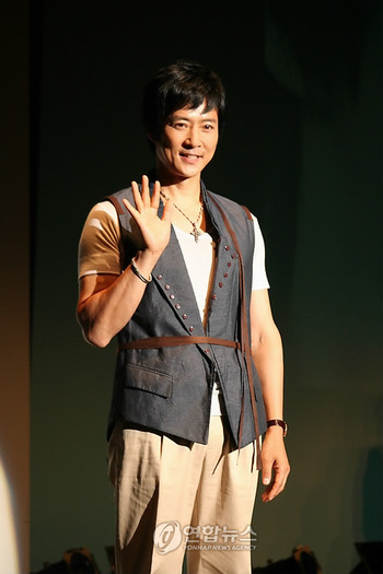232f - Choi Soo Jong - poze noi