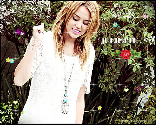 Mileyyy (9) - OMG cele 3 printese Disney Voor fii in Romania