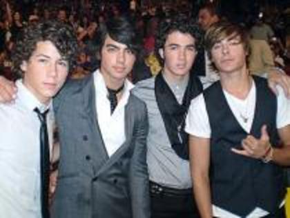 VJRLKNWBLHUGHXZKZPJ - JONAS BROTHERS