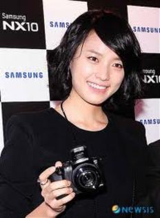  - Han Hyo Joo cu aparat photo si digital