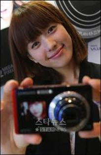  - Han Hyo Joo cu aparat photo si digital