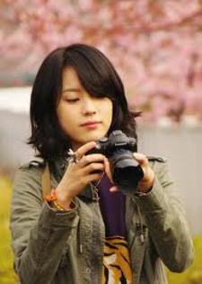  - Han Hyo Joo cu aparat photo si digital