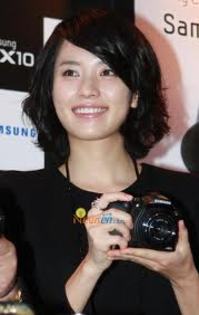  - Han Hyo Joo cu aparat photo si digital