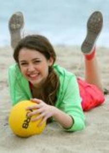 HGJURXIISJCTIOOCWLH - miley cyrus