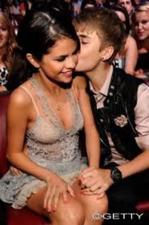 imagesCAPQWN05 - Justin Bieber si Selena Gomez
