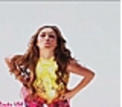 thumb_www_AnahiRocksUSA_com_ANAHI_ANUNCIO_9-24-09_0012 - 1-Anahi Comercial 2009-1