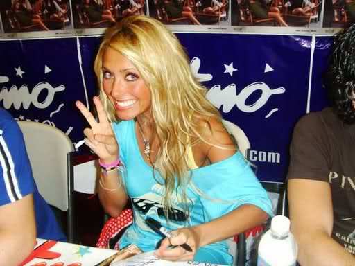 166nqfk - Anahi Peace