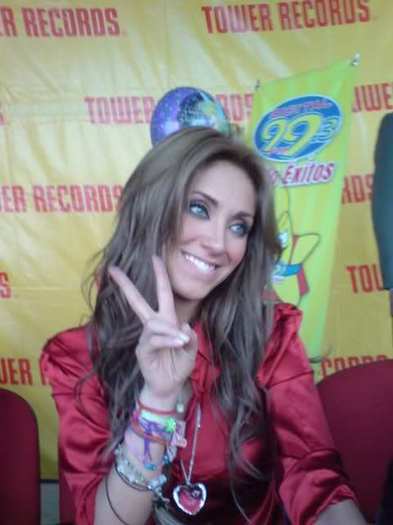 2100f4g - Anahi Peace